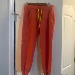 Figs size small petite coral joggers